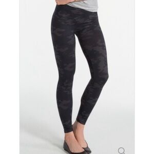 Spanx Seamless Camo Legging Women's size Medium